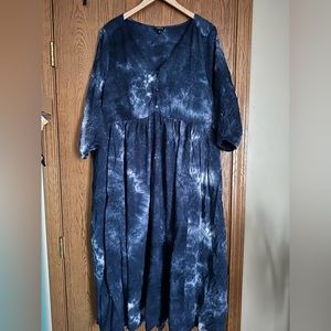 Torrid blue tie dye clip dot maxi dress. Size 3.